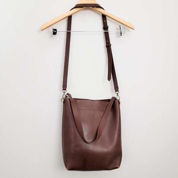 Madewell The Transport Bucket Bag in Soft Mahogany - Picture 2 of 11